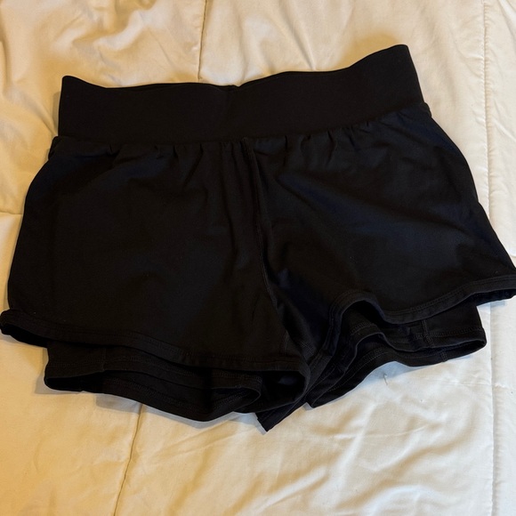 Fabletics Black Women's Athletic Shorts - Picture 1 of 3